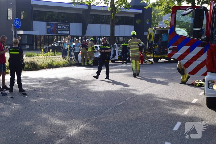 Vrachtwagen lekt honderden liters diesel na botsing