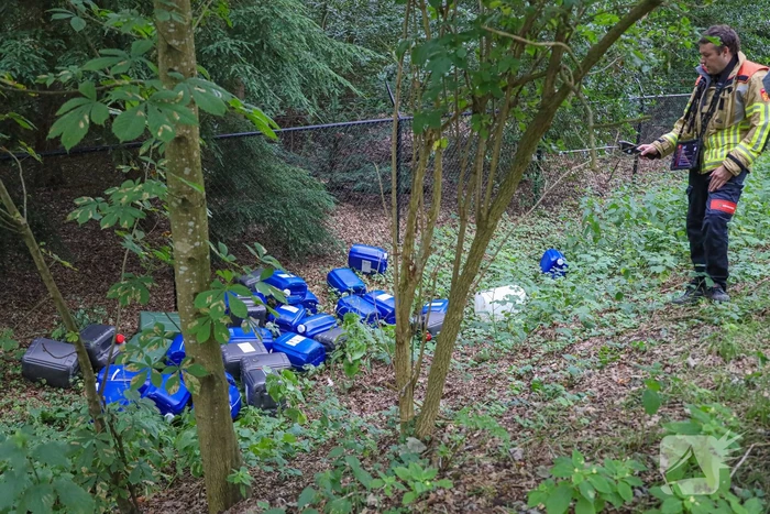 Tientalen vaten in bosgebied aangetroffen
