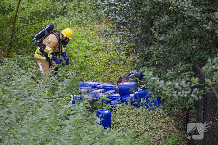 Tientalen vaten in bosgebied aangetroffen