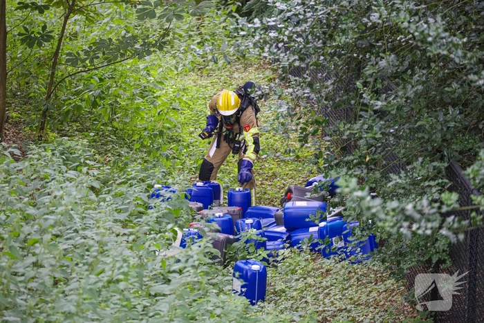 Tientalen vaten in bosgebied aangetroffen