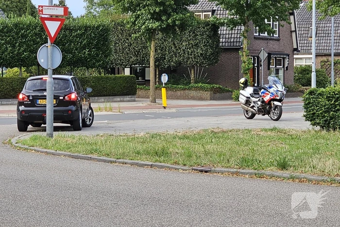 Bakfietser in botsing met personenauto