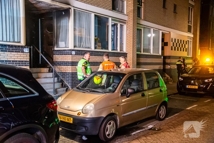 Brand na aanslag met explosief in portiek