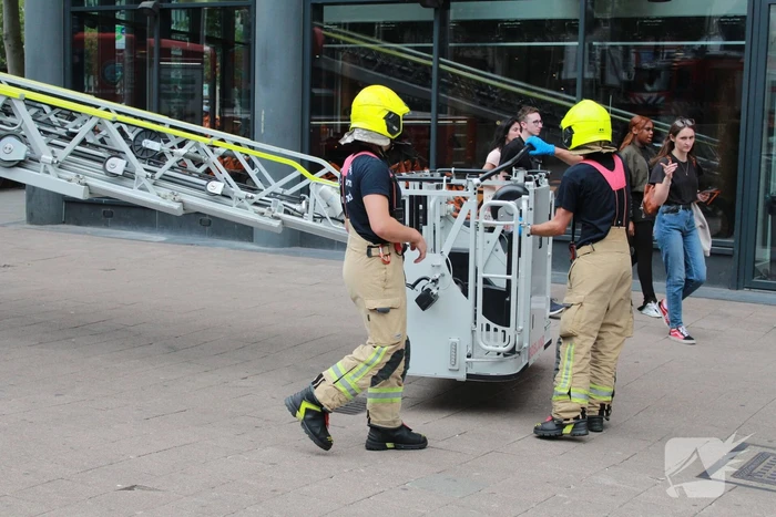 Brandweer assisteert bij klapperende zonwering