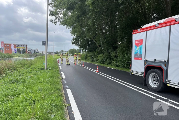 Grote tak dreigt op weg te vallen