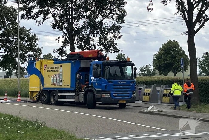 Hulpdiensten ingezet voor lekkende vloeistof uit vuilniswagen