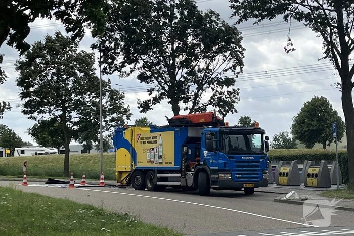 Hulpdiensten ingezet voor lekkende vloeistof uit vuilniswagen