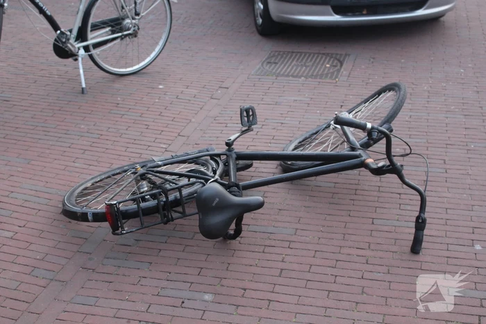 Fietser gewond bij botsing met auto