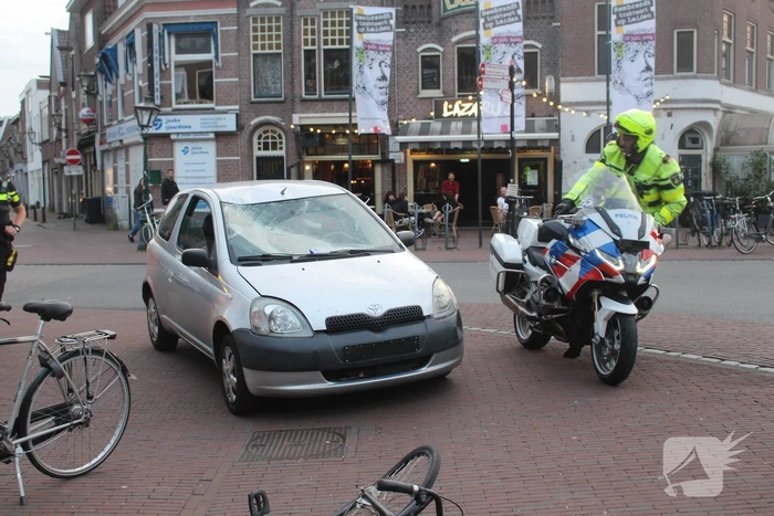 Fietser gewond bij botsing met auto