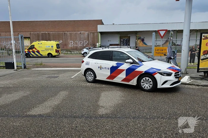 Scooterrijder gewond bij aanrijding bij uitrit