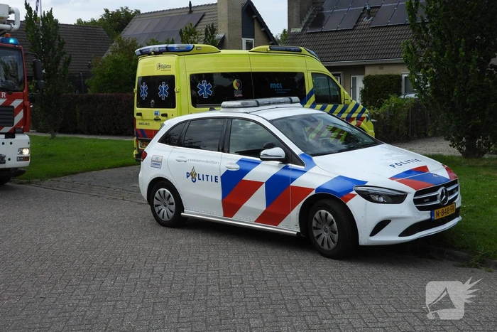 Brandweer redt persoon bij hevige woningbrand