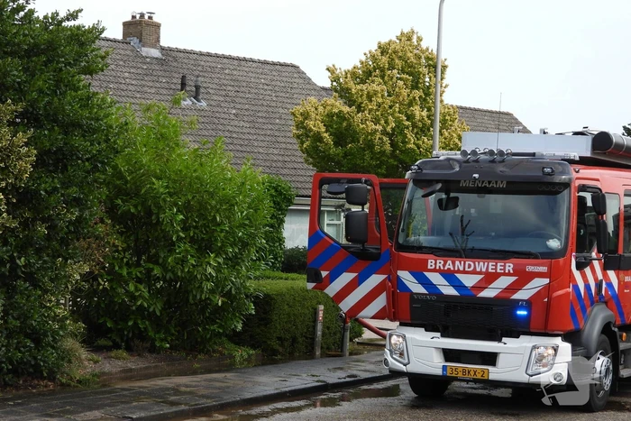 Brandweer redt persoon bij hevige woningbrand
