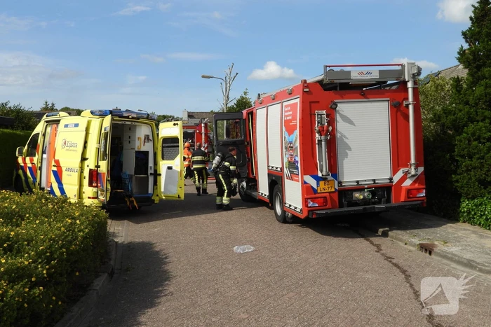 Brandweer redt persoon bij hevige woningbrand