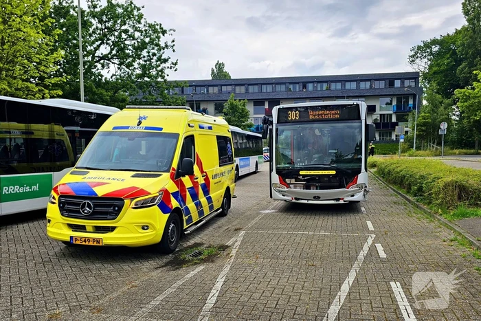 Lijnbus in botsing met personenwagen
