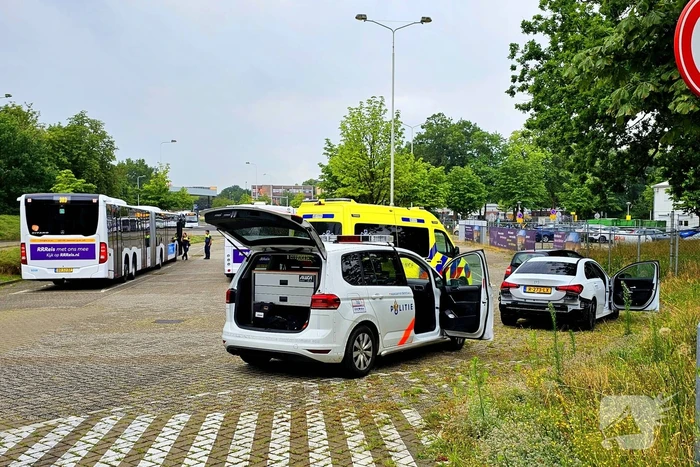 Lijnbus in botsing met personenwagen