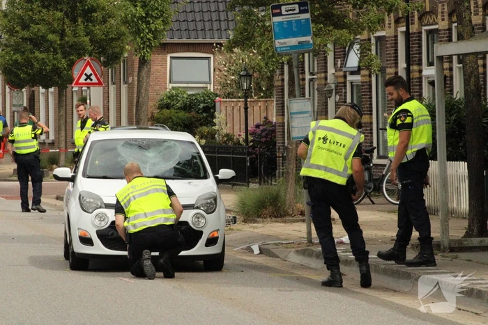 Fietsster geschept voorruit aan diggelen