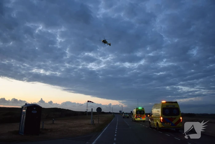 Grote zoekactie na melding voertuig te water bij Oosterscheldekering