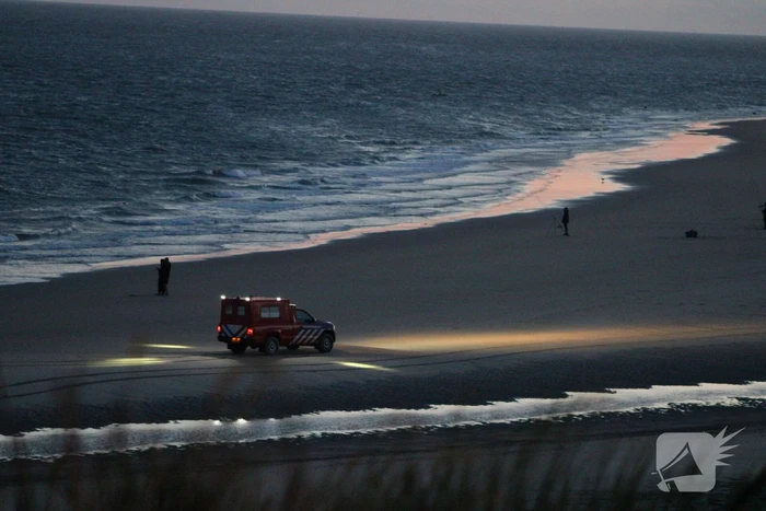 Grote zoekactie na melding voertuig te water bij Oosterscheldekering