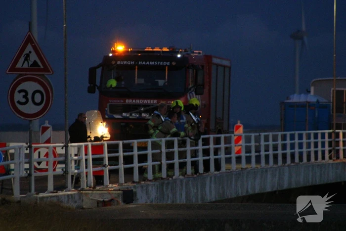 Grote zoekactie na melding voertuig te water bij Oosterscheldekering
