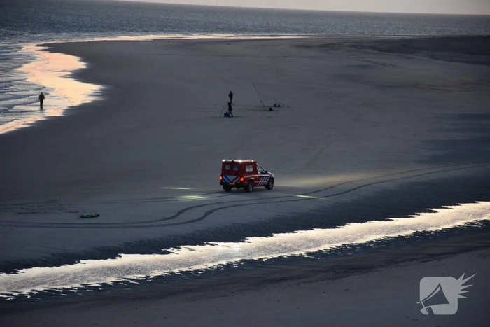 Grote zoekactie na melding voertuig te water bij Oosterscheldekering