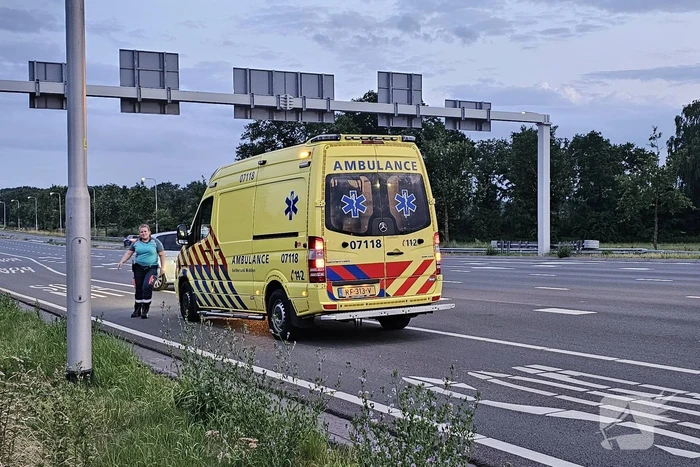 Auto midden op de weg aangetroffen