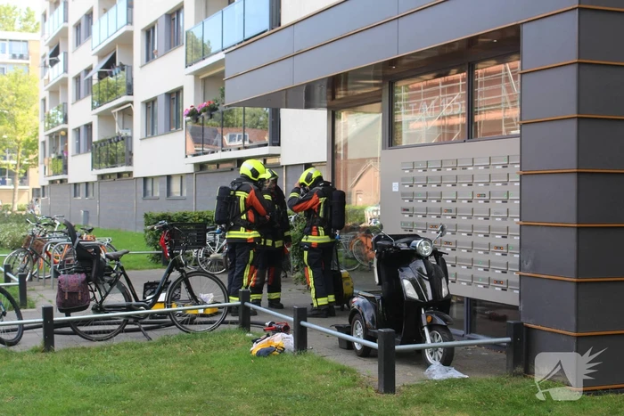 Scootmobiel veroorzaakt rookontwikkeling in flatgebouw