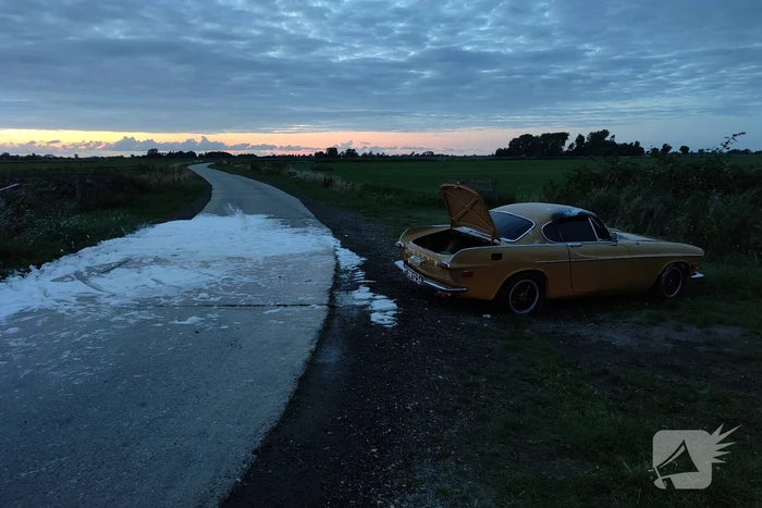 Oldtimer vat vlam tijdens rit
