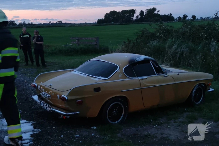Oldtimer vat vlam tijdens rit