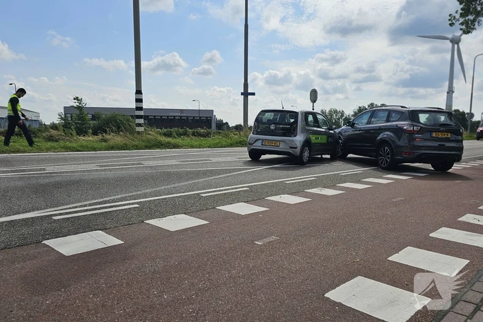 Twee auto's met elkaar in botsing