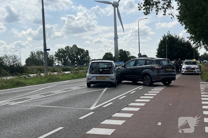 Twee auto's met elkaar in botsing