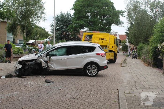 Gewonden nadat auto over de kop slaat