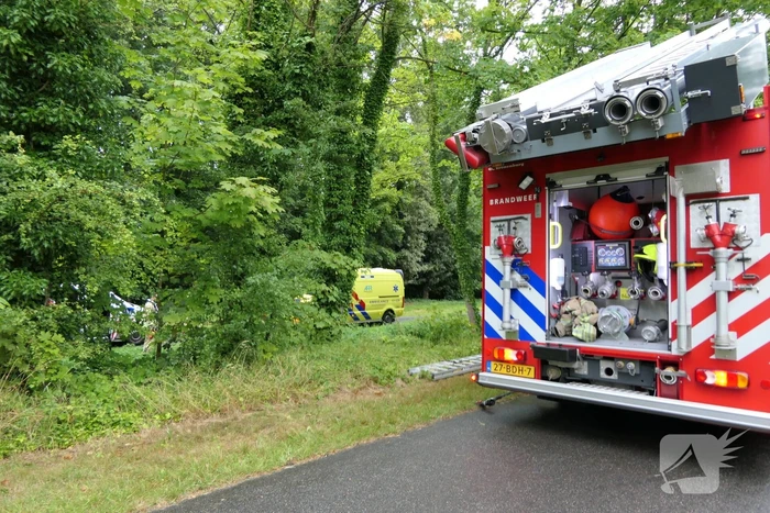 Brandweer zoekt slachtoffers in sloot maar vinden vijf scooters
