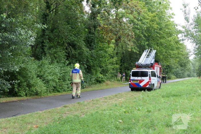 Brandweer zoekt slachtoffers in sloot maar vinden vijf scooters
