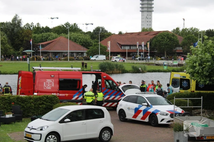 Grote zoekactie nadat auto rivier in rolt