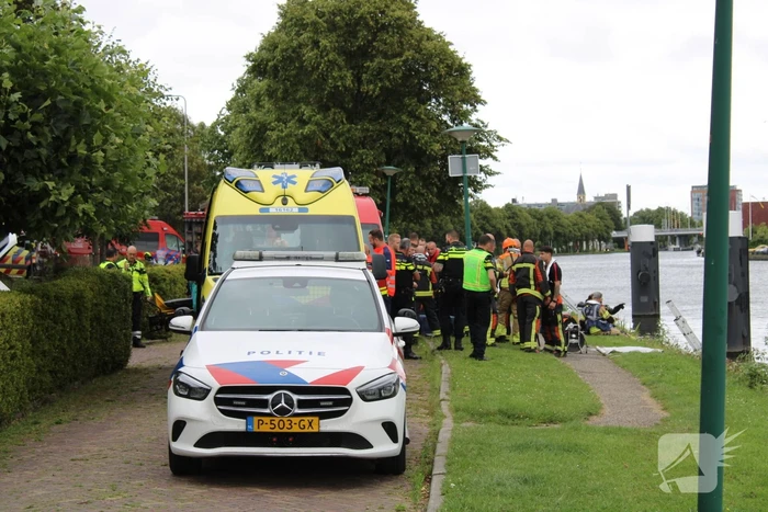 Grote zoekactie nadat auto rivier in rolt