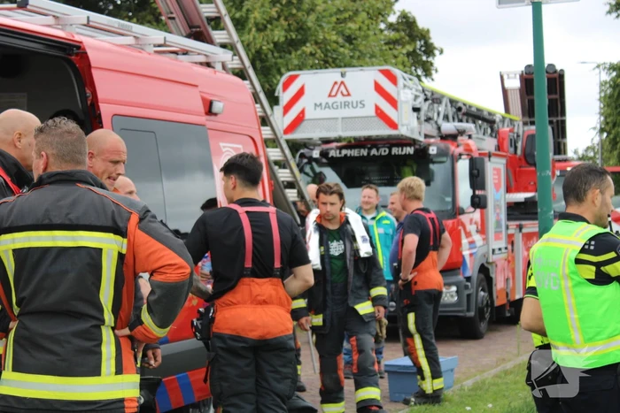 Grote zoekactie nadat auto rivier in rolt