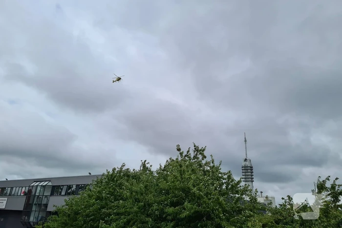 Grote zoekactie nadat auto rivier in rolt