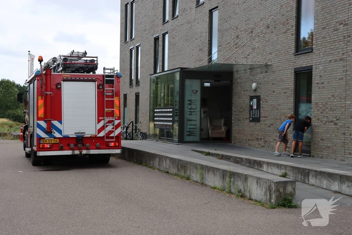 Brandweer controleert pand na brandalarm