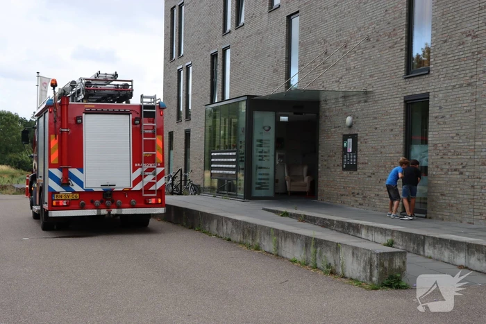 Brandweer controleert pand na brandalarm