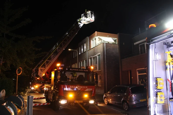 Bewoner op tijd uit woning bij brand, woningen ontruimd