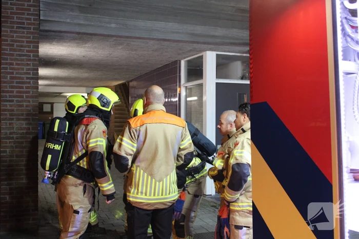 Bewoner op tijd uit woning bij brand, woningen ontruimd