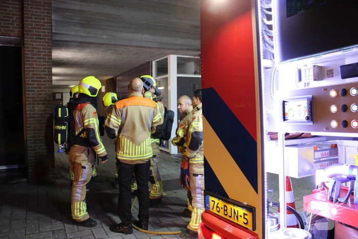 Bewoner op tijd uit woning bij brand, woningen ontruimd