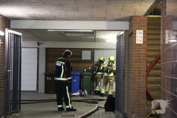 Bewoner op tijd uit woning bij brand, woningen ontruimd