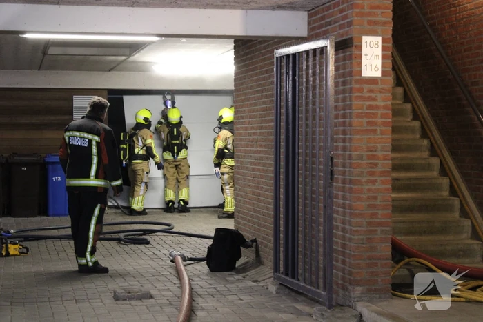 Bewoner op tijd uit woning bij brand, woningen ontruimd