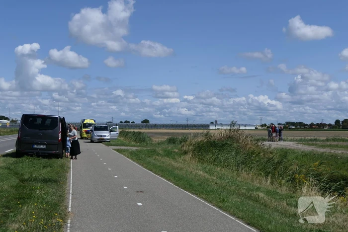 Brommobiel raakt van de weg belandt in sloot