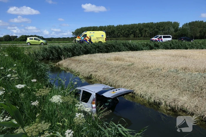 Brommobiel raakt van de weg belandt in sloot