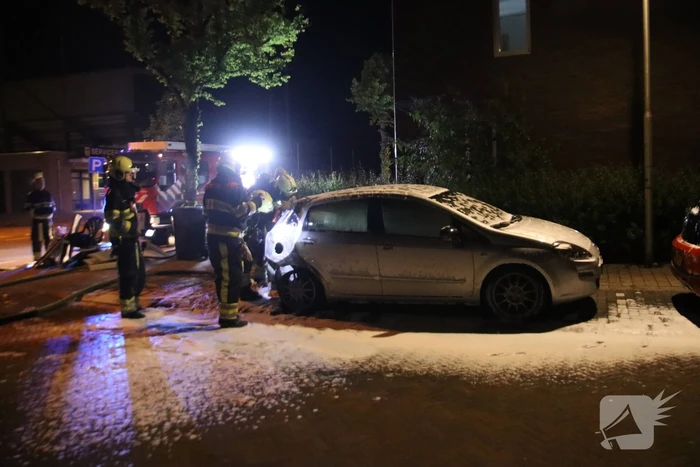 Veel rook bij auto brand