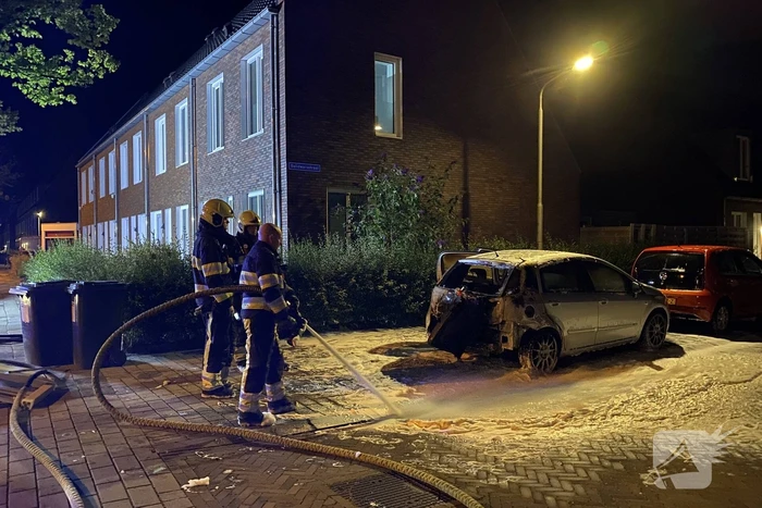 Veel rook bij auto brand