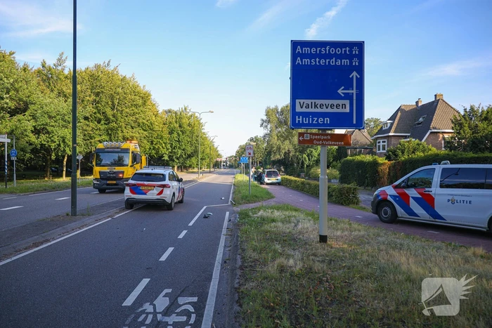 Politiewagen en personenwagen botsing op kruising