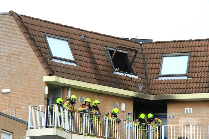 Flinke rookpluimen uit woning