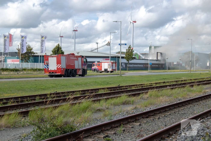 Hevige rookontwikkeling bij brand op terrein van recyclingbedrijf
